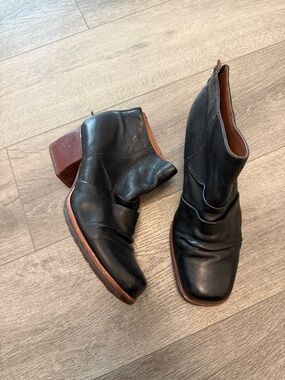 Kork Ease Back Zip Padded Soft Leather Square Toe Low heel Ankle Boot Kissel 9